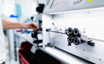 Fertigung von Kabelkonfektionen bei Haug Electronic Solutions