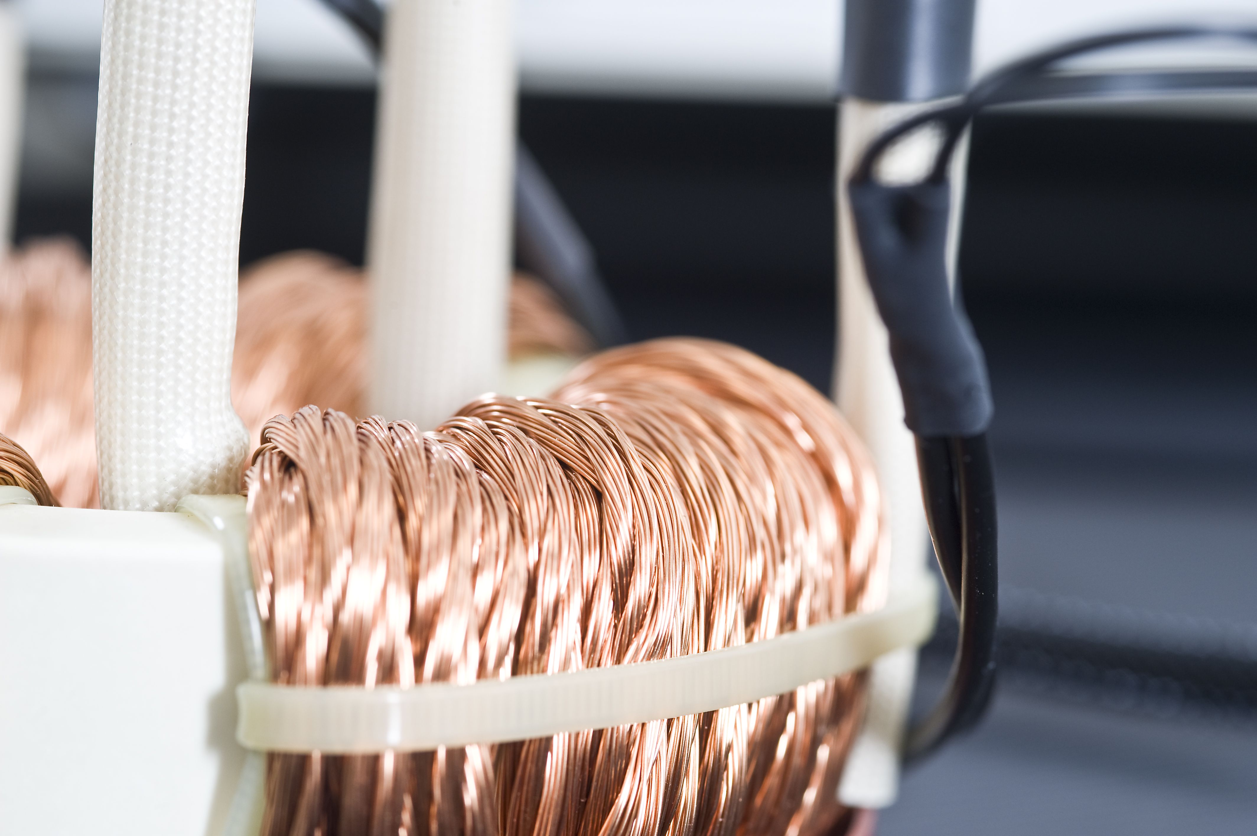 Kupferspule für Induktivitäten in der Elektronikfertigung
